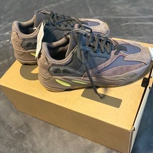 Yeezy boost 700 mauve
